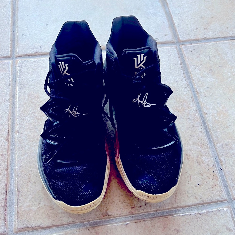 Mens Nike sneakers high tops Kyrie Irving Air Zoom Turbo $60  gently worn